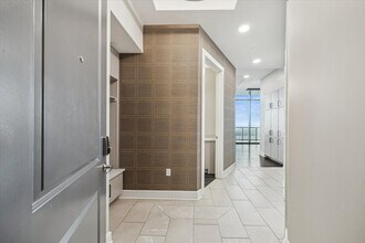 9757 Katy Fwy in Houston, TX - Building Photo - Building Photo