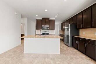 106 Meadow Mill Dr in Conroe, TX - Building Photo - Building Photo