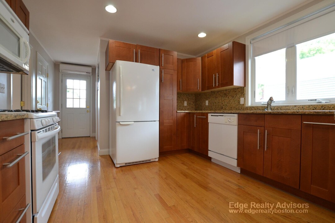 15 Montfern Ave, Unit 3 in Boston, MA - Building Photo