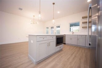 8765 SE 160th Pl in Summerfield, FL - Building Photo - Building Photo