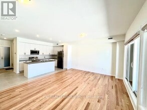 241 Crescent Bay Ln in Huntsville, ON - Building Photo - Building Photo