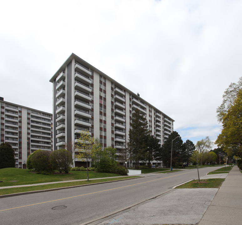 Cassandra Towers in Toronto, ON - Building Photo