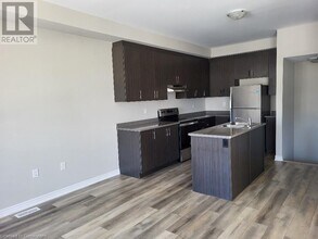 146 Sonoma Ln in Stoney Creek, ON - Building Photo - Building Photo