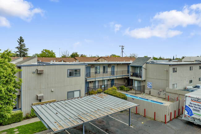 610 E Pine St in Lodi, CA - Building Photo - Primary Photo