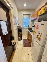 2021 Commonwealth Ave, Unit #1 in Boston, MA - Foto de edificio - Building Photo