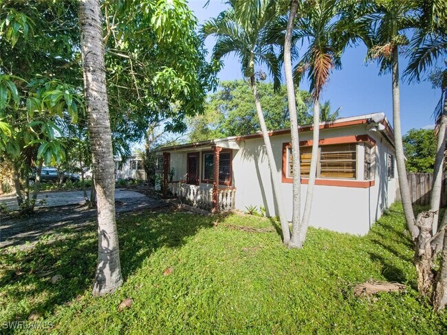 271 NE 170th St in North Miami Beach, FL - Building Photo - Building Photo