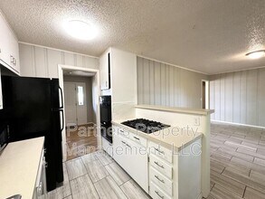 2201 W Deane St in Fayetteville, AR - Building Photo - Building Photo