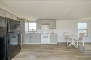 614 Rd 5707 in Cleveland, TX - Building Photo