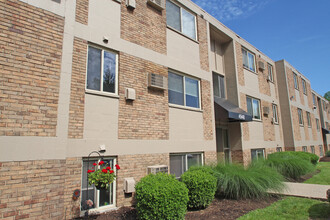 Red Bank Reserve in Cincinnati, OH - Foto de edificio - Building Photo