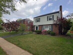 8115 Westmoreland Ave in Clayton, MO - Building Photo - Building Photo