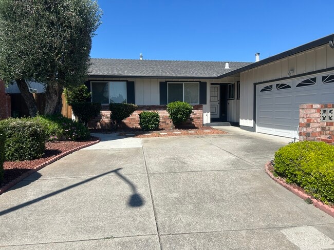 35432 Baldwin Pl in Fremont, CA - Foto de edificio - Building Photo
