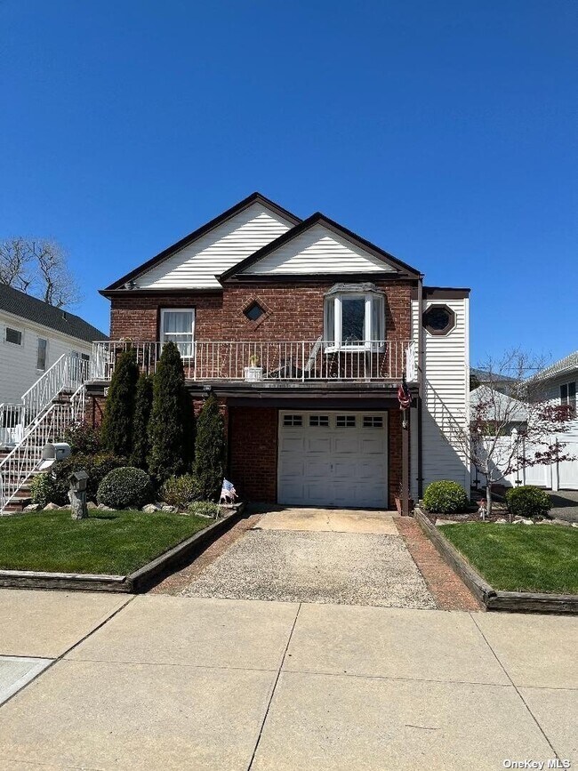 523 E Harrison St in Long Beach, NY - Foto de edificio - Building Photo