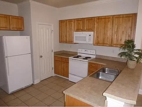 property at 4441 Burbank Dr