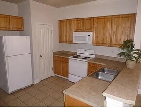 4441 Burbank Dr, Unit 306 in Baton Rouge, LA - Foto de edificio - Building Photo