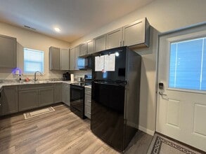 5259 Oak Crest Hill Rd SE in Hills, IA - Building Photo - Building Photo