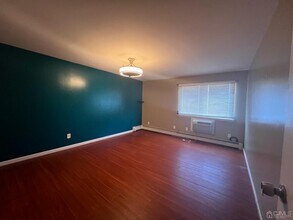 730 Cricket Ln in Woodbridge, NJ - Building Photo - Building Photo