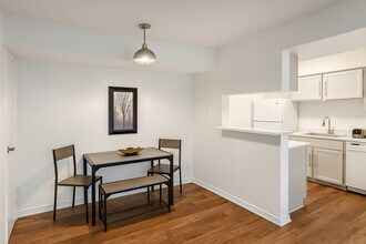 1040 Clayton Ln in Austin, TX - Building Photo - Building Photo