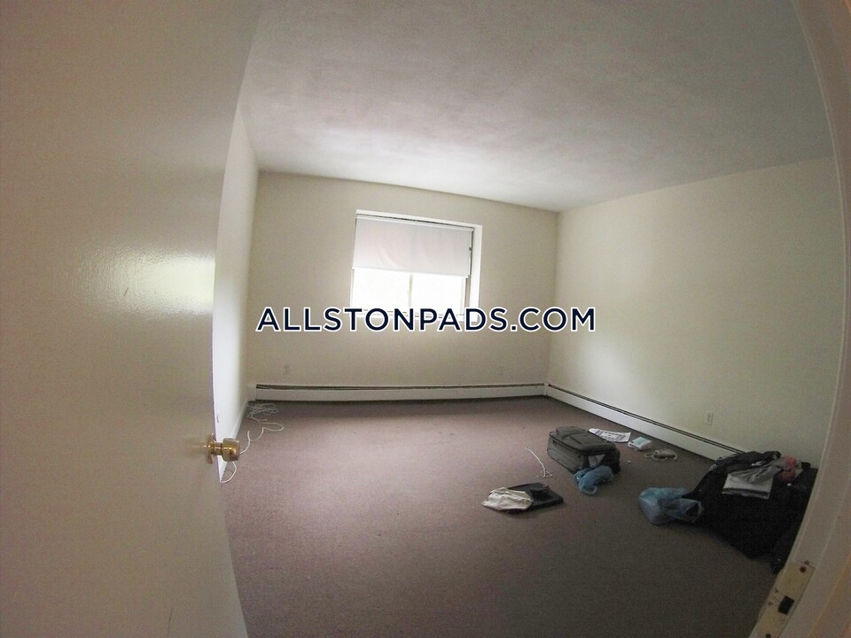 26 Allston St in Boston, MA - Building Photo