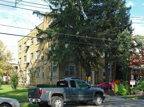 1618 Virginia St in Charleston, WV - Foto de edificio - Building Photo