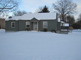 9982 Zig Zag Rd in Cincinnati, OH - Building Photo