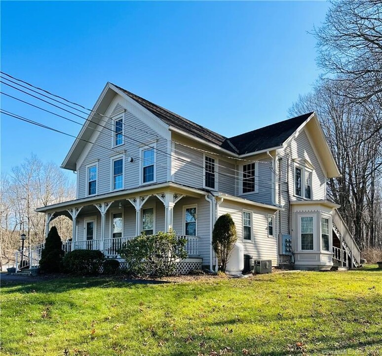 44 Falls Rd, Unit 2B in East Haddam, CT - Building Photo