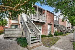2829 Timmons Ln in Houston, TX - Building Photo