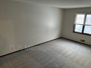 4631 1/2 Penkwe Way in Eagan, MN - Building Photo - Building Photo