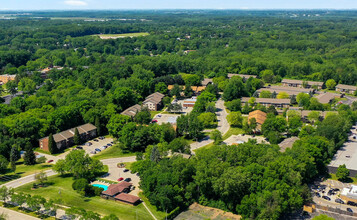 Birchwood Apartments in Green Bay, WI - Foto de edificio - Building Photo