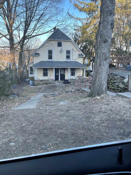 17 Hawthorne Ter in Torrington, CT - Building Photo