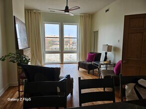 2417 W Warren Blvd, Unit 2nd fl in Chicago, IL - Building Photo - Building Photo