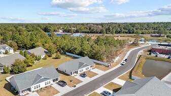 810 Discovery Cove in Newport, NC - Building Photo