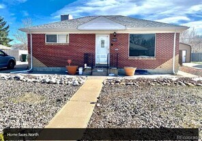 940 W 70th Pl in Denver, CO - Building Photo