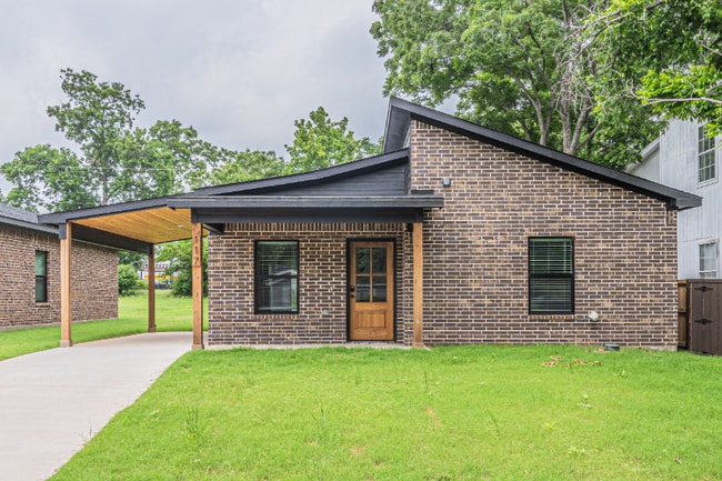 117 W Sears St in Denison, TX - Building Photo - Building Photo