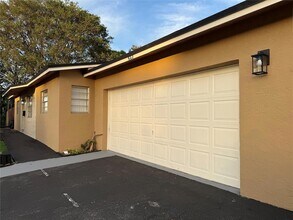 602 NE 38th St in Oakland Park, FL - Building Photo - Building Photo