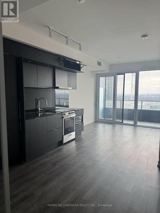 property at 448 Burnhamthorpe Rd W