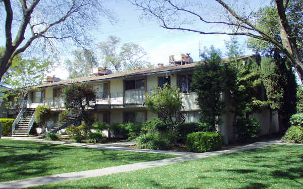 Las Palmas Apartments in Fresno, CA - Building Photo - Building Photo