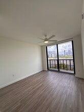 73 NW 30th St, Unit A3 in Miami, FL - Foto de edificio - Building Photo