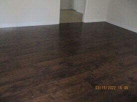 211 Robertson Dr in Leesburg, GA - Building Photo