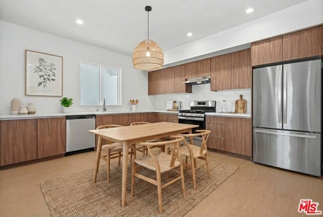 1717 Winona Blvd in Los Angeles, CA - Building Photo - Building Photo