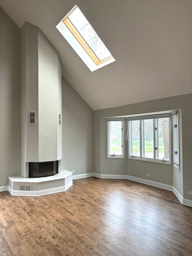 1667 Hinterlong Ln in Naperville, IL - Foto de edificio - Building Photo