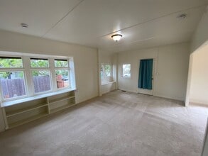 216 17 Mile Dr in Pacific Grove, CA - Building Photo - Building Photo