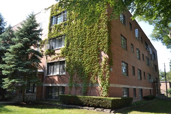 240 Callan Ave in Evanston, IL - Foto de edificio - Building Photo