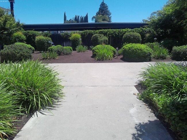 2500 14th Ave in Kingsburg, CA - Building Photo - Building Photo