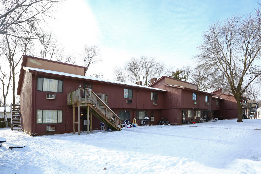 Doyle Apartments in Mount Morris, IL - Building Photo