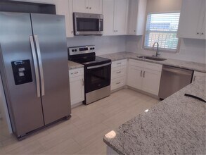 830 E 18th Ave in New Smyrna Beach, FL - Building Photo - Building Photo