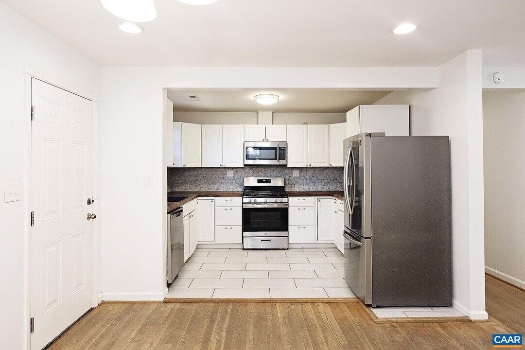 2307 Crestmont Ave in Charlottesville, VA - Building Photo