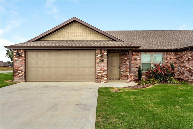 124 Fall Ave in Centerton, AR - Building Photo - Building Photo