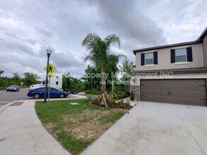 23300 Willow Glen Way in Lutz, FL - Building Photo - Building Photo