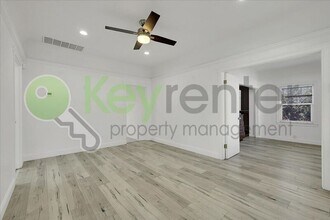 4404 Lantana Ave in Sacramento, CA - Building Photo - Building Photo