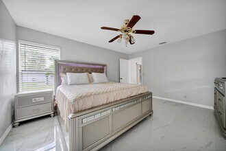 113 Madrid St in Royal Palm Beach, FL - Building Photo - Building Photo